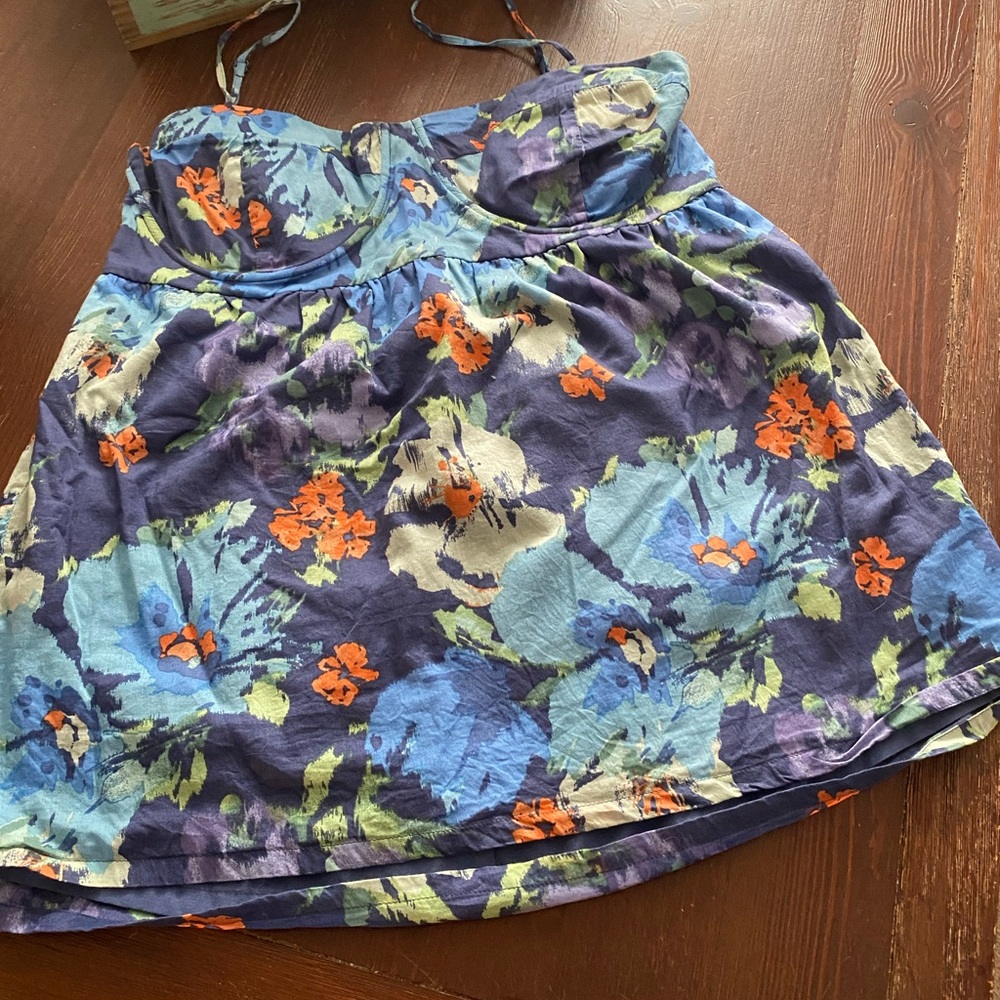 Cute LC top with adjustable straps